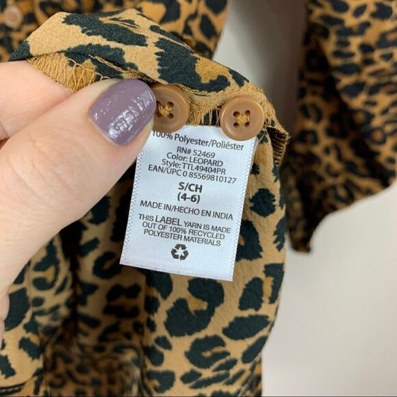 🐆Time and Tru cheetah button up size small CUTE (J1) - Picture 7 of 10